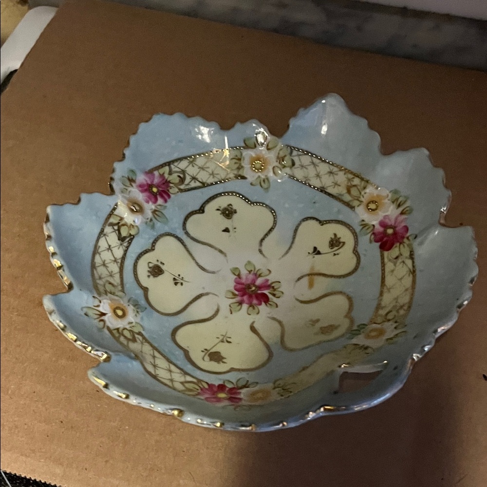 Elegant Floral Decorative Bowl Hand painted Japan